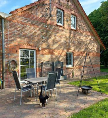 Ihlow Apartment | Guest Rated: 10/10 at Großes Meer with Family-Friendly Amenities