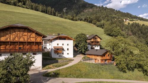 Luson Apartment | Family-Friendly Getaway at Grossplonerhof with Hot Tub