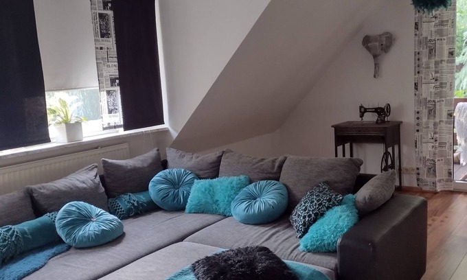 Porta Westfalica Apartment | Großzügige 40 qm Appartement mit Balkon, Direkt Unter Fernsehturm. Jakobsberg