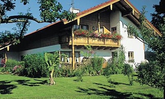 Teisendorf Apartment | Spacious Holiday Apartment with Balcony and Kitchen