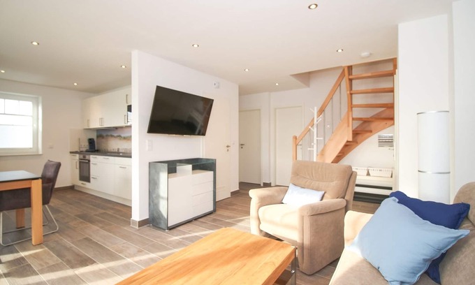 Norddeich Apartment | Spacious Upper-Level Apartment in Norddeich with Ocean View