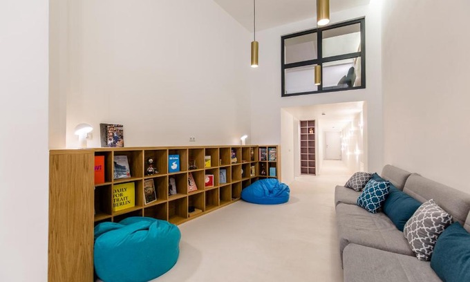 Mariahilf Apartment | Spacious Apartment with Lounge near Naschmarkt - 4 Stars