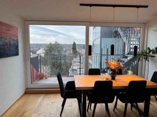 Penzing Apartment | Spacious Loft with AC and Rooftop Terrace - 4 Star Stay!