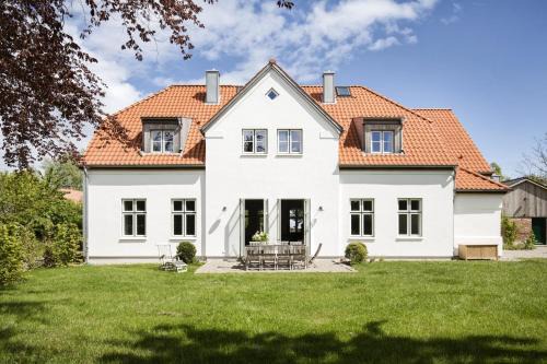 Pommerby House | Spacious Country House Near the Baltic Sea with Garden & Sauna