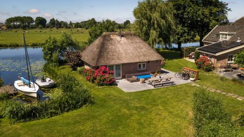 Hoogmade House | Discover Hoogmade: Cozy Rural Cottage with Breakfast Included