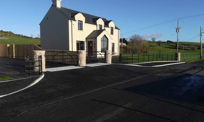 Castlewellan House | Gromoth Mountain View Cottages: Lichen Cottage Awaits