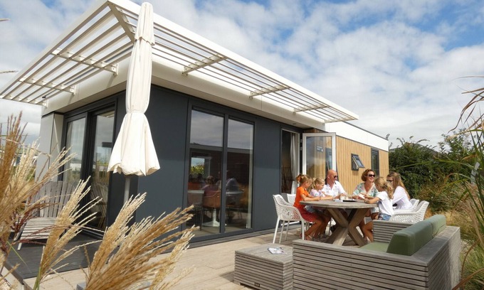 Nieuwvliet House | Spacious Terrace Retreat with Kitchen, Close to City Center