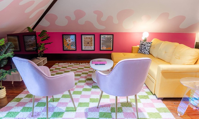 Metropolitan Apartment | Guest Rated 10/10: Groovy Attic Apt in Starland District