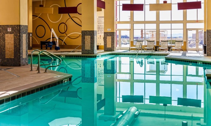 Las Vegas Condo | Experience Groovy Club 36: Ideal Location with Spa & Pool