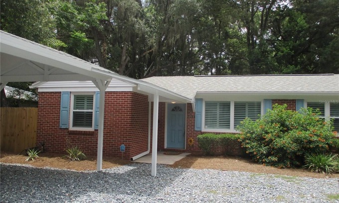 Gainesville House | Groovy Gator Grotto - Walk to the Stadium