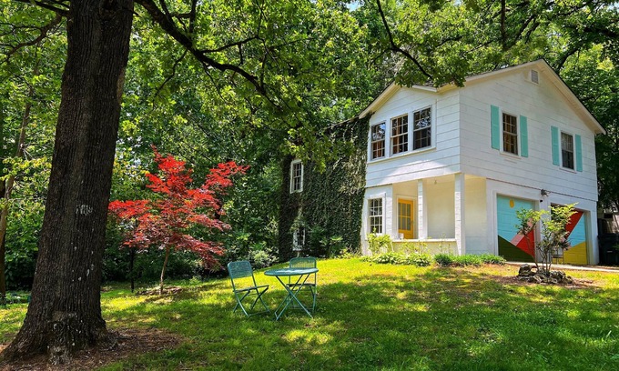 Fort Payne House | Pet-Friendly Loft with Fast Wi-Fi in Downtown Oasis