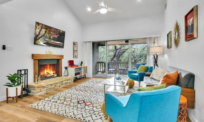 Canyon Lake House | Experience a Groovy Getaway at Our 4-Star Retreat