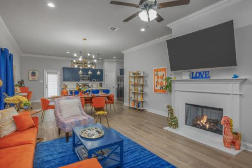 Broadmoor House | New & Modern Hotel: Central Retreat for Families and Pets