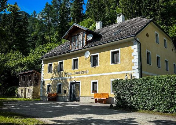 Obervellach Apartment | Welcoming Groppenstein Apartmanház: Rated 8.7/10 & Family-Friendly