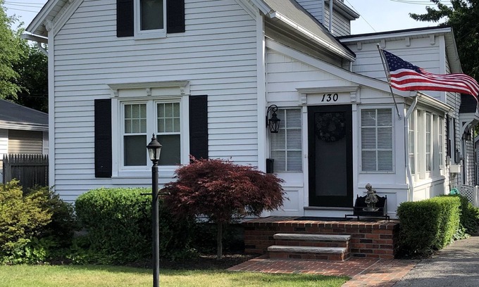 Grosse Pointe Other | Grosse Pointe Farms: Period House with Oceanfront Views