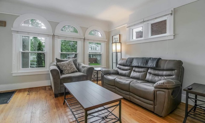 Grosse Pointe House | Grosse Pointe Getaway: Family-Friendly Retreat in Detroit