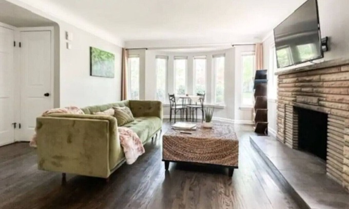 Grosse Pointe Apartment | Grosse Pointe Retreat | 3BR, Sleeps 8 & Relaxing