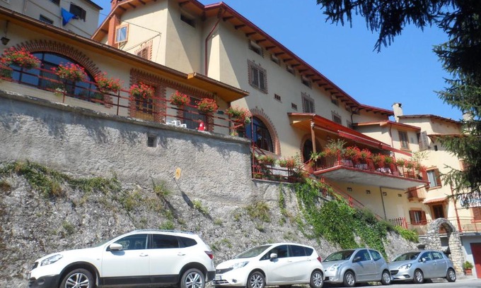 Scanno Hotel | Cozy Grotta dei Colombi: Pet & Child-Friendly Retreat
