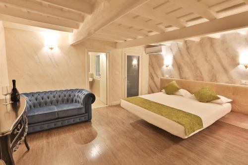 Rione VIII Sant'Eustachio House | Elegant Grottini Suites near the Pantheon with Hot Tub