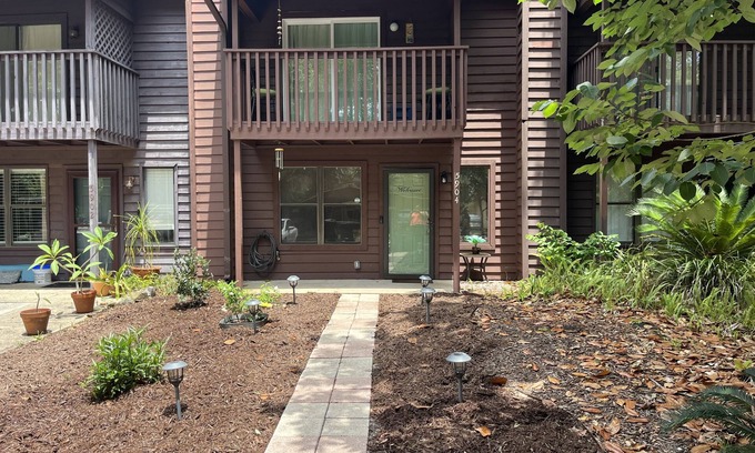 Oak Court House | Pet-Friendly Grotto Family Getaway with Ocean Views