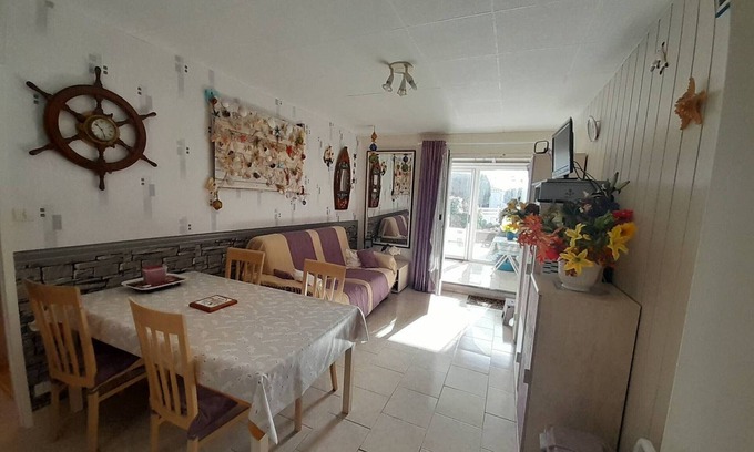 Saint-Hilaire-de-Riez Apartment | Cozy 1-Bedroom Apartment with Oceanfront Views