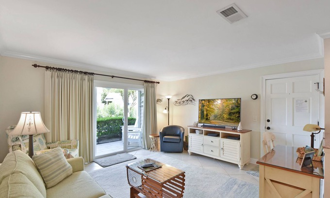 Demere Park Condo | Inviting Ocean Walk P-3: Ground Floor 1 Bed Retreat