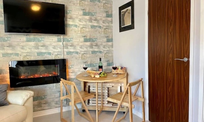 Burnham-on-Sea Apartment | Inviting 2 Bedroom Apartment with Parking & Pet-Friendly Perks