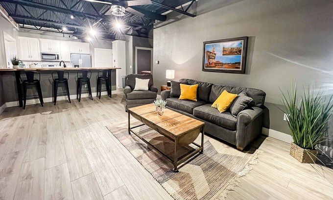 Wichita Falls Apartment | Ground-floor apartment with updated interior, communal patio, & firepit