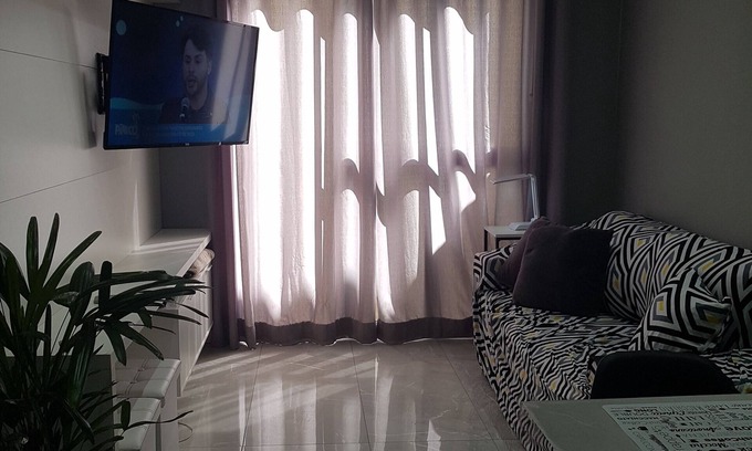 Menino Deus Apartment | Cozy Ground Floor Apartment in Menino Deus with Ocean View