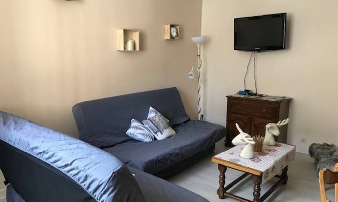 La Bourboule Apartment | Cozy Ground Floor Apartment in La Bourboule with WIFI