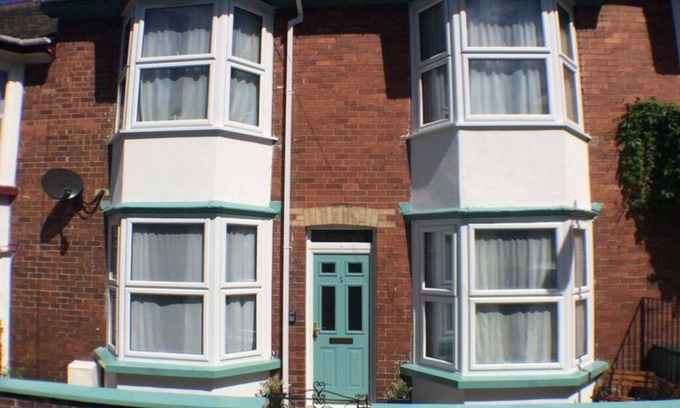 Totnes Apartment | Cozy Ground Floor Apartment in Historic Totnes Town Centre