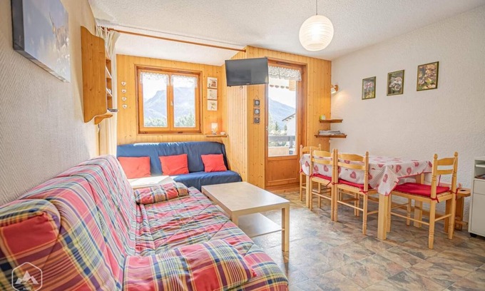 Aussois Apartment | Cozy Balcony Retreat Near Aussois Resort Center