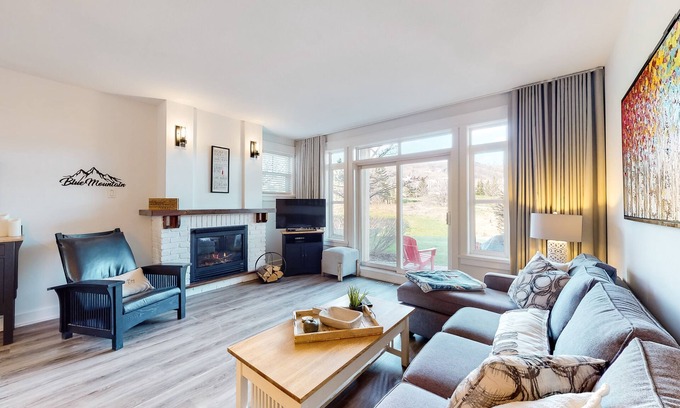 The Blue Mountains Condo | Charming Mountain-View Condo with Hot Tub & Pool Access