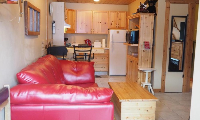 Okanagan-Similkameen Apartment | Cozy Cub Manor Studio: Child-Friendly and Highly Rated