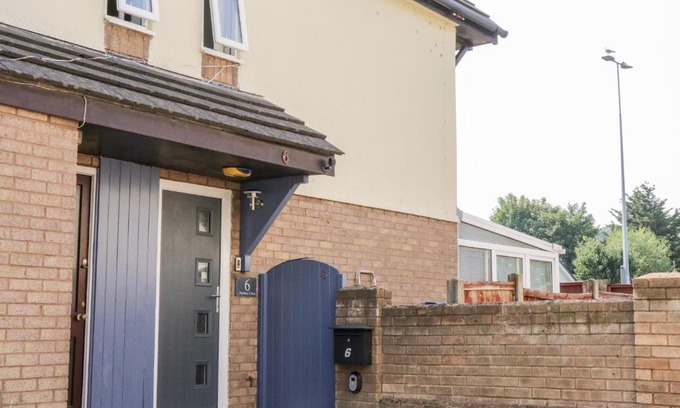 Llandudno House | Pet-Friendly Ground Floor Flat with Perfect 10/10 Rating