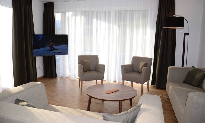 Russbach am Pass Gschuett Apartment | Ground floor (ground floor) - House van der Leij