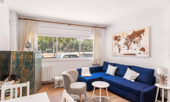 Sant Pol De Mar Apartment | Romantic Escape Just Steps from the Beach with Spa Access