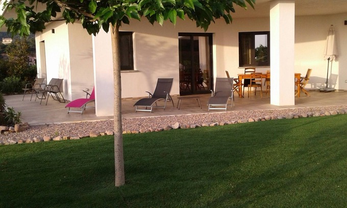 Molini Apartment | Seaside Villa Escape with Breathtaking Ocean Views
