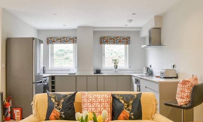 New Forest District Cottage | Inviting Ground Floor Open Plan Living Space for Families