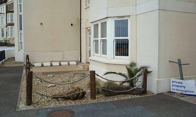 Dawlish Apartment | Exceptional Ground Floor Sea Front Apartment with Ocean Views