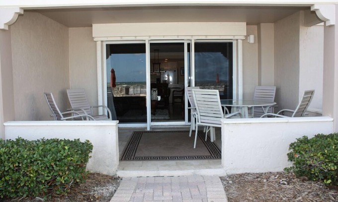 New Smyrna Beach Condo | Convenient Ground Floor Suite with Pool and Family Amenities