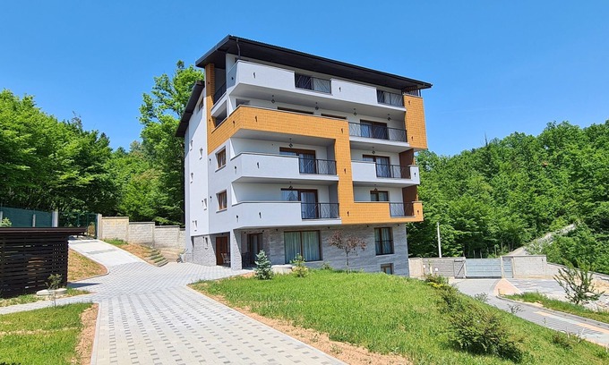 Novi Grad Sarajevo Apartment | Relaxing Ground Floor Retreat with 3 Bedrooms & Pool