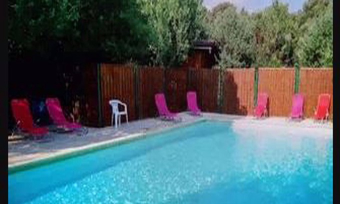 Saint-Pierre-de-Vassols Cottage | Cozy Ground Floor Apartment with Pool & Lake Views