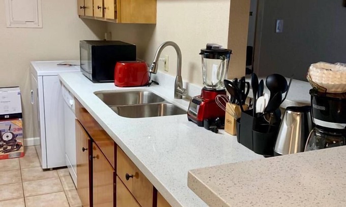 Webster Condo | Newly Renovated 2/2 Apt Near NASA & Kemah with Pool
