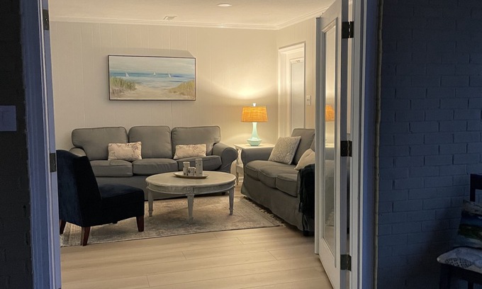 Northwest House | Accessible Oceanfront Haven with Breakfast & Pet-Friendly Stays