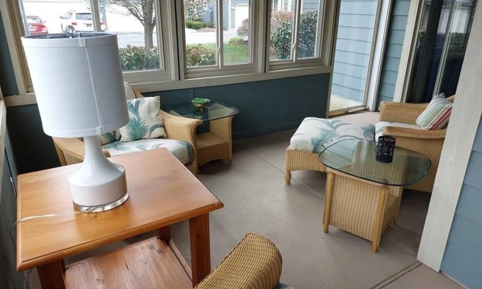 Lewes Condo | Ground Level Beach Condo Porch Parking Clean