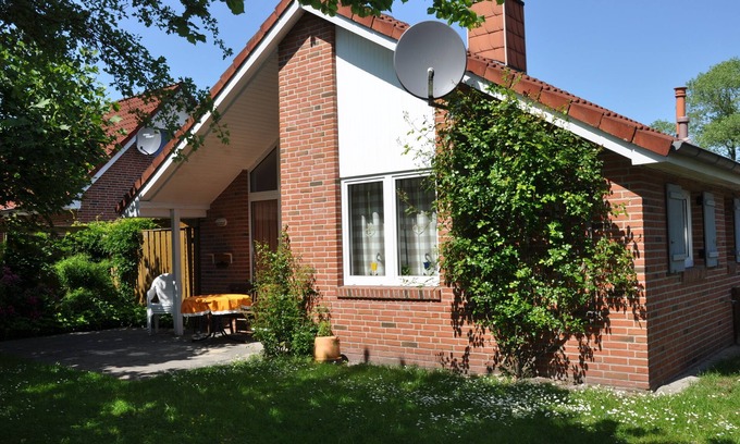 Papenburg House | Cozy Ground-Level Bungalow with Pool & Spa for 4 Guests