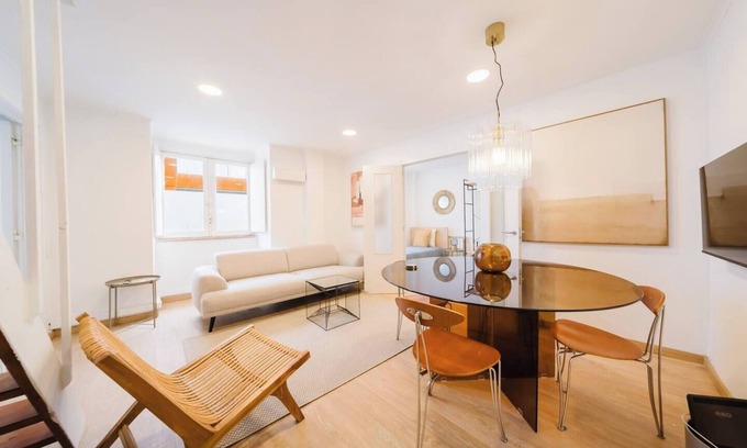 Socorro Apartment | Group-Friendly 4BR Lisbon Duplex + Castle View