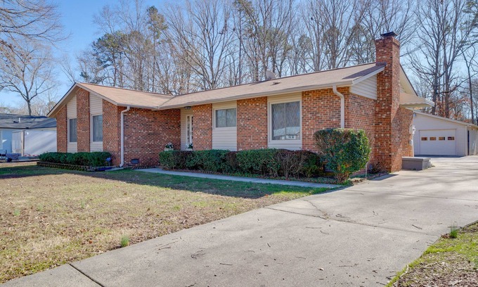 Durham House | Ideal Group Retreat Near Duke University with Great Amenities