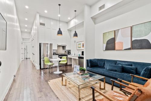 Central Business District Hotel | Inviting CBD Lounge with Family-Friendly Amenities